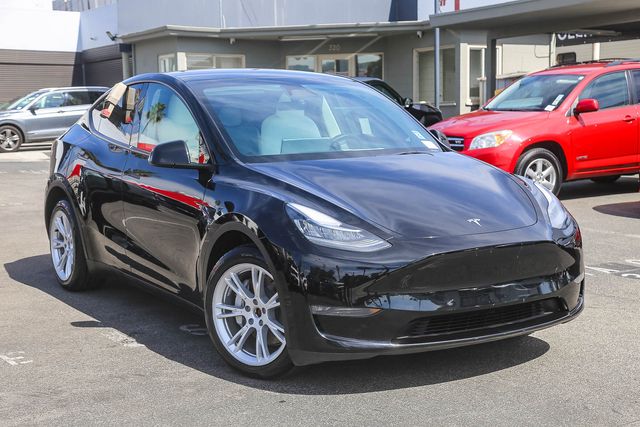 Used 2023 Tesla Model Y Long Range with VIN 7SAYGDEE3PA147015 for sale in Glendale, CA
