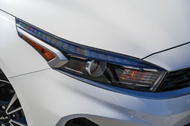 2024 Kia Forte photo 2
