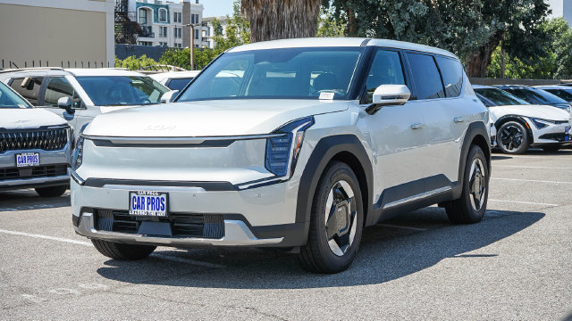 2026 Kia EV9 photo 4