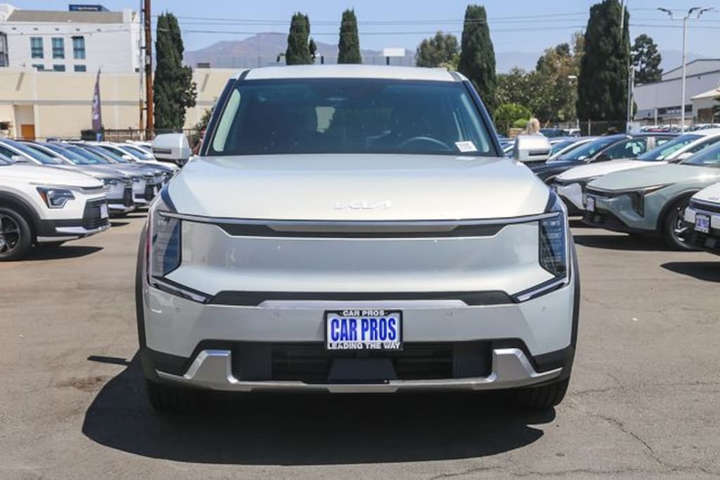 New 2026 Kia EV9 Light Long Range SUV