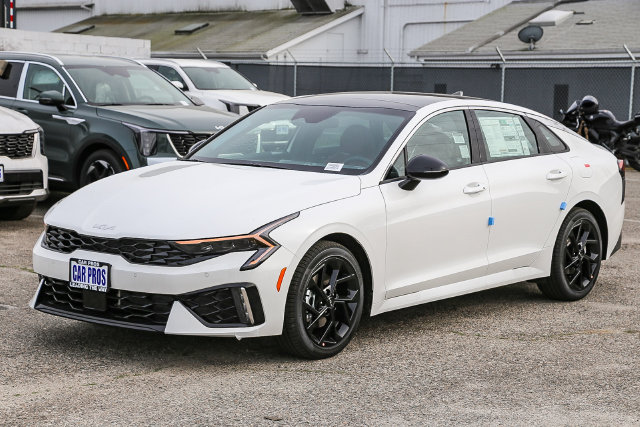 2026 Kia K5 photo 3