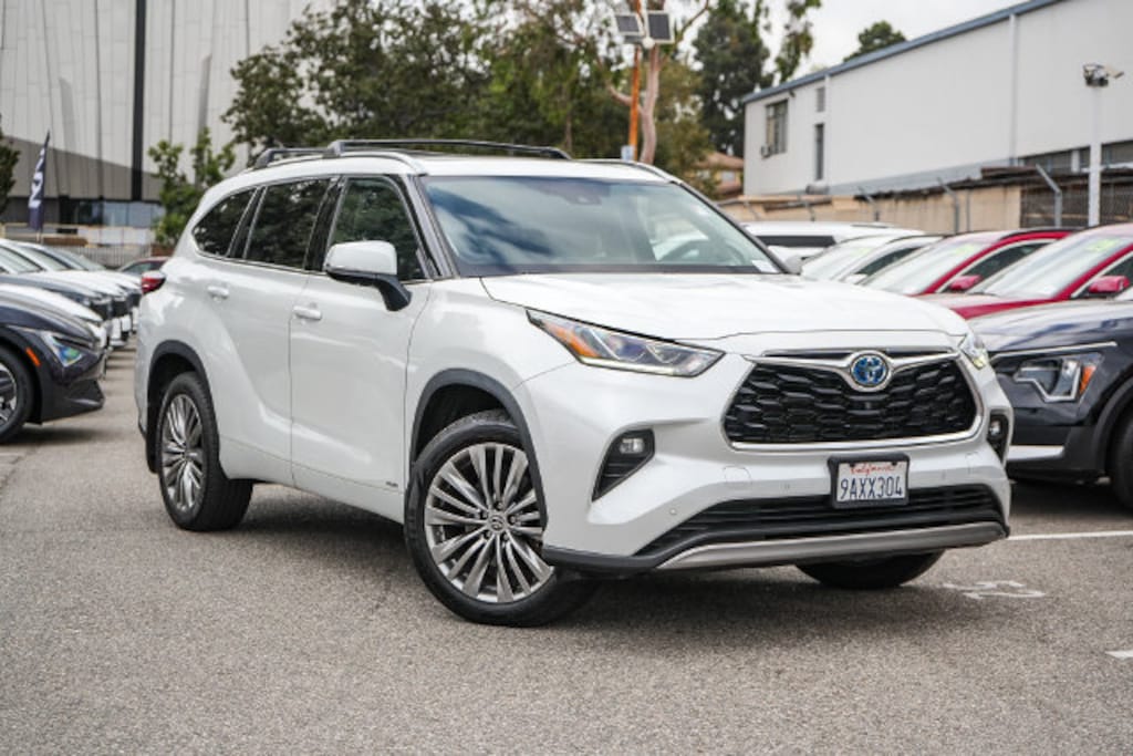 Used 2022 Toyota Highlander Hybrid Platinum SUV