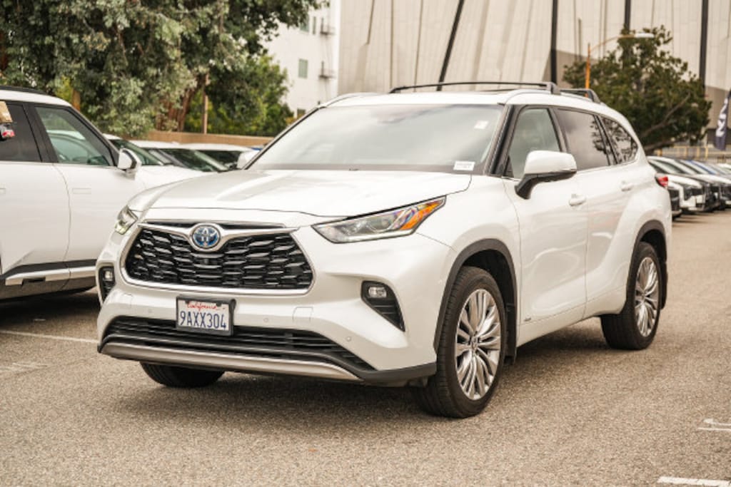 Used 2022 Toyota Highlander Hybrid Platinum SUV