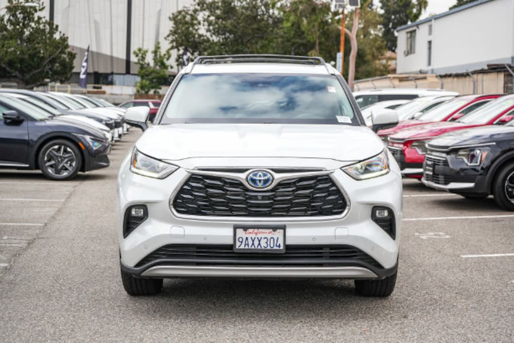Used 2022 Toyota Highlander Hybrid Platinum SUV
