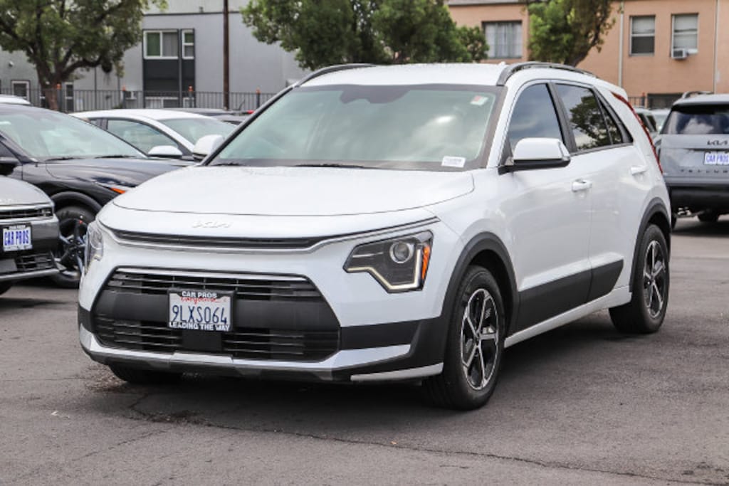 Used 2024 Kia Niro EX SUV