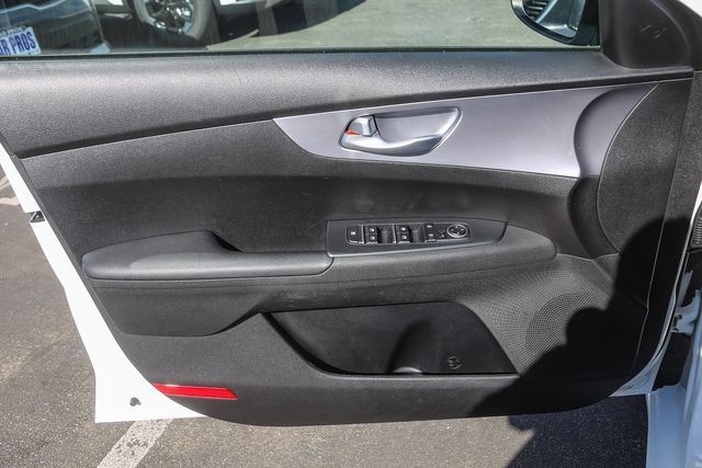 2023 Kia Forte LXS - Photo 23