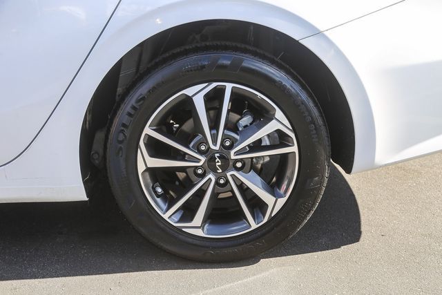 2023 Kia Forte LXS - Photo 14