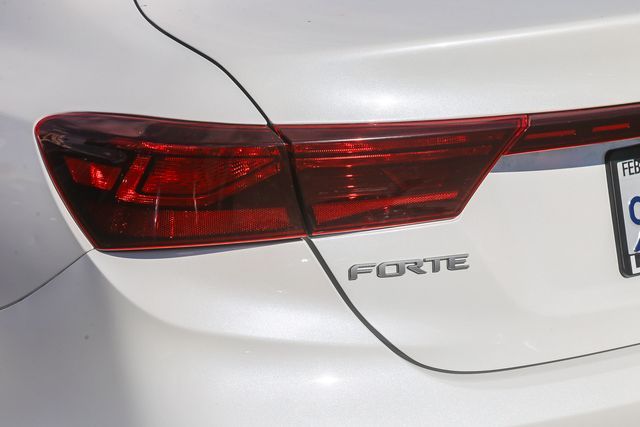 2023 Kia Forte LXS - Photo 13