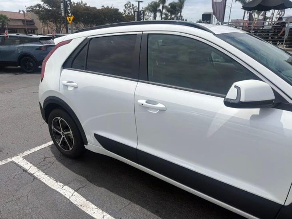 Used 2024 Kia Niro EX SUV