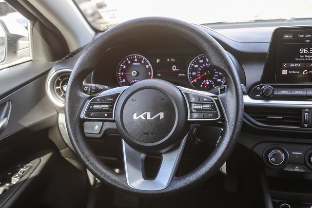 2023 Kia Forte LXS - Photo 18
