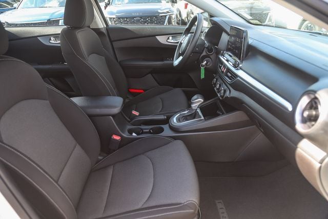 2023 Kia Forte LXS - Photo 19