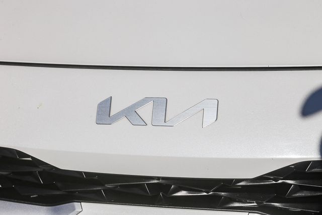 2023 Kia Forte LXS - Photo 9