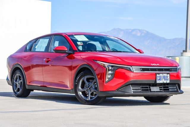 2025 Kia K4 photo 2