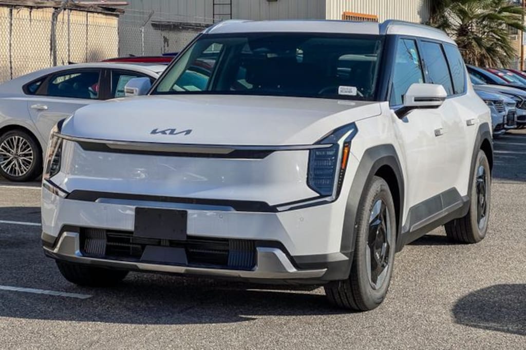 New 2026 Kia EV9 Wind SUV