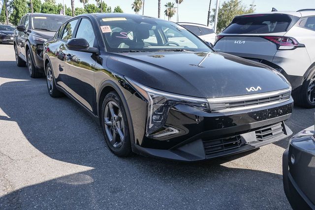 2025 Kia K4 photo 2