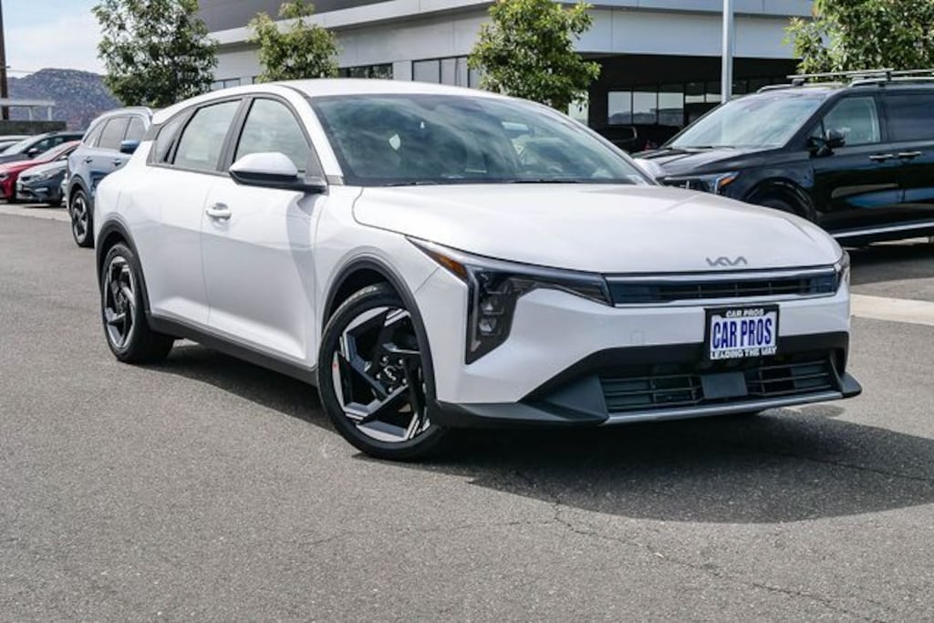 New 2026 Kia K4 EX Hatchback
