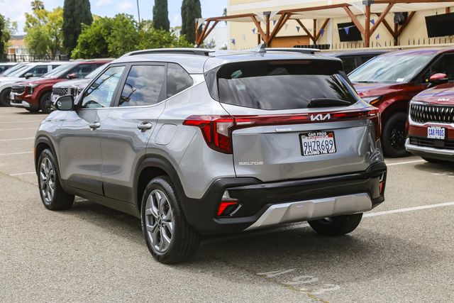2024 Kia Seltos S photo 3