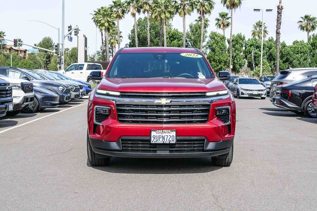 2025 Chevrolet Traverse LT photo 2