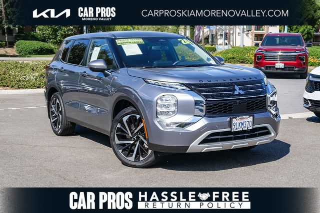 2024 Mitsubishi Outlander SE 2WD's photo