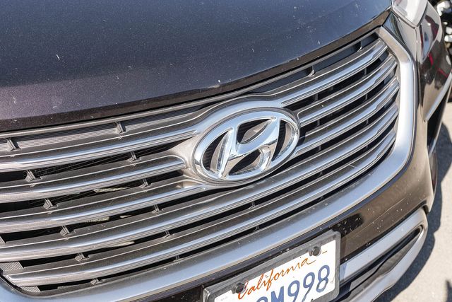 2018 Hyundai Santa Fe SE photo 4