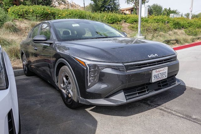 2025 Kia K4 photo 2