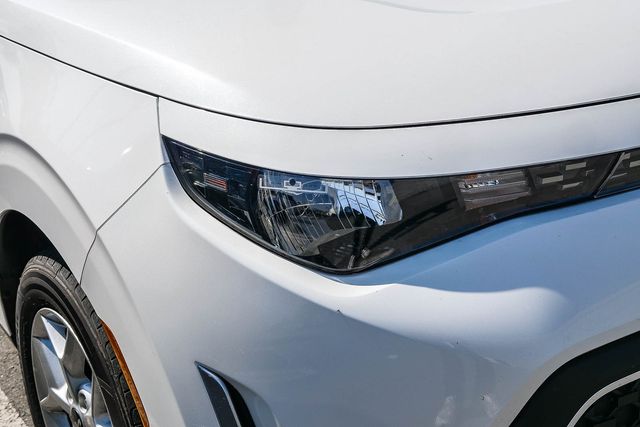 2025 Kia Soul photo 3