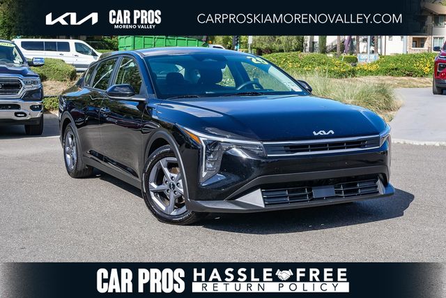 2025 Kia K4 LXS AT's photo