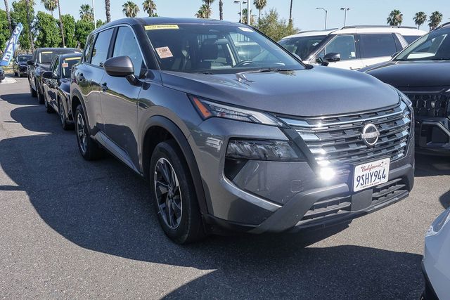 2025 Nissan Rogue SV photo 2