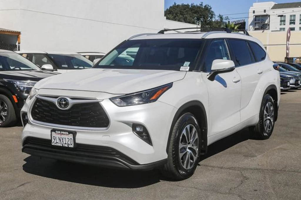 Used 2024 Toyota Highlander LE SUV