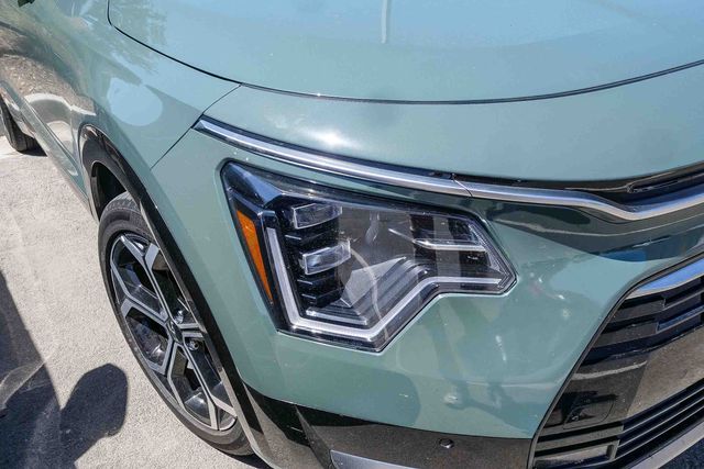 2023 Kia Niro SX Touring photo 3