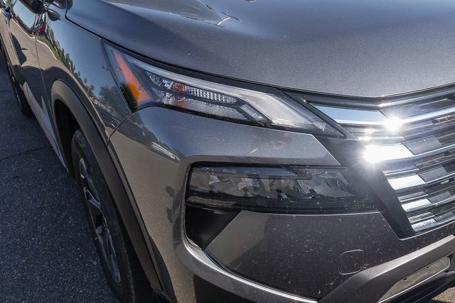 2025 Nissan Rogue SV photo 3