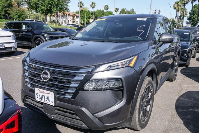 2025 Nissan Rogue SV photo 5