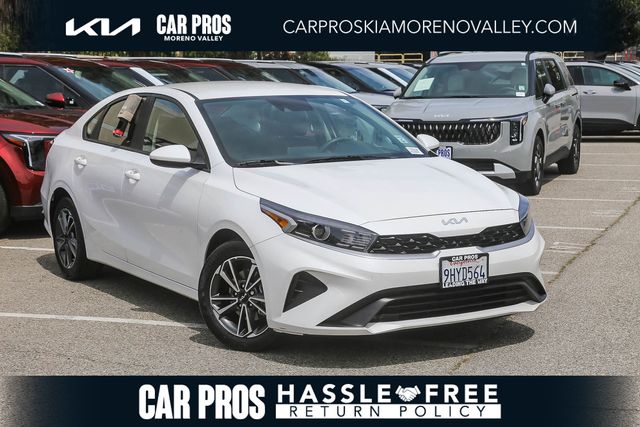 2023 Kia Forte LXS AT's photo