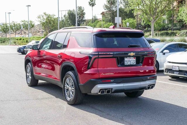 2025 Chevrolet Traverse LT photo 4