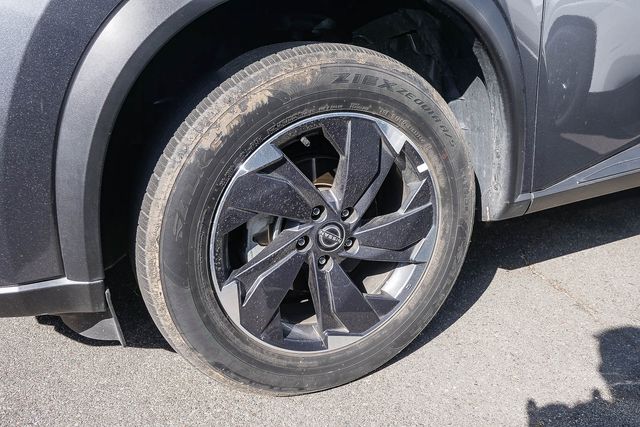 2025 Nissan Rogue SV photo 6
