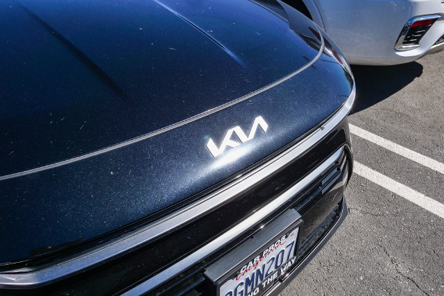 Certified 2023 Kia Niro EX Touring SUV