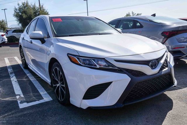 2019 Toyota Camry photo 2