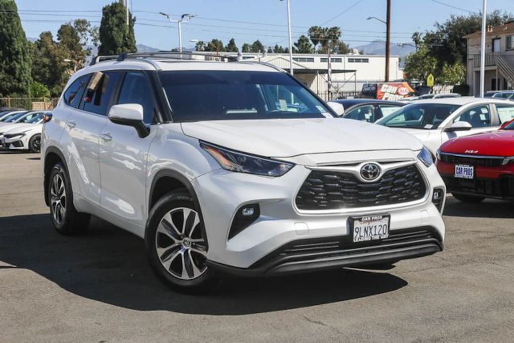 Used 2024 Toyota Highlander LE SUV