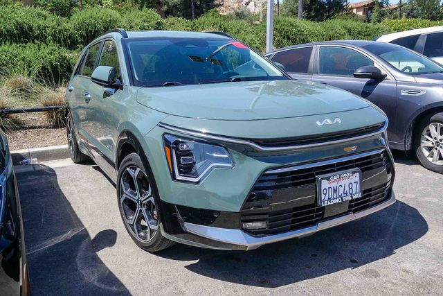 2023 Kia Niro SX Touring photo 2