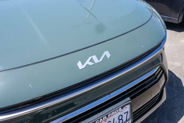 2023 Kia Niro SX Touring photo 4