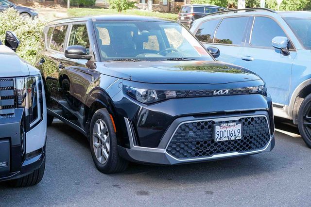 2023 Kia Soul LX photo 2