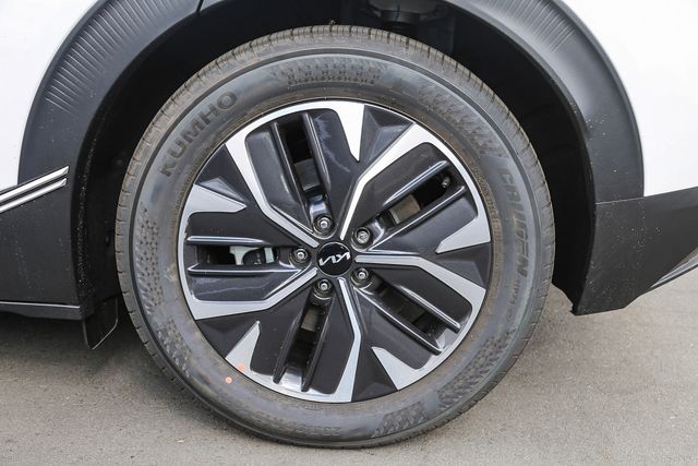 2024 Kia EV6 Light L/R - Photo 12