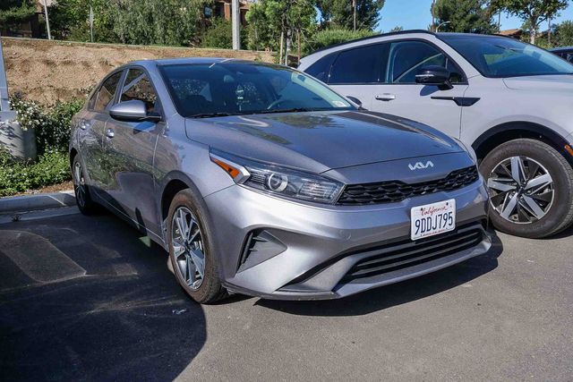 2023 Kia Forte LXS photo 2