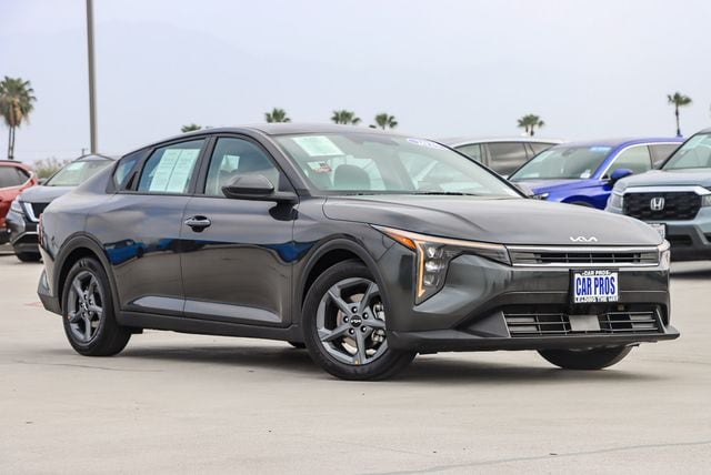 2025 Kia K4 photo 2
