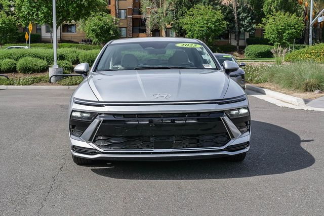 2025 Hyundai Sonata SEL photo 2