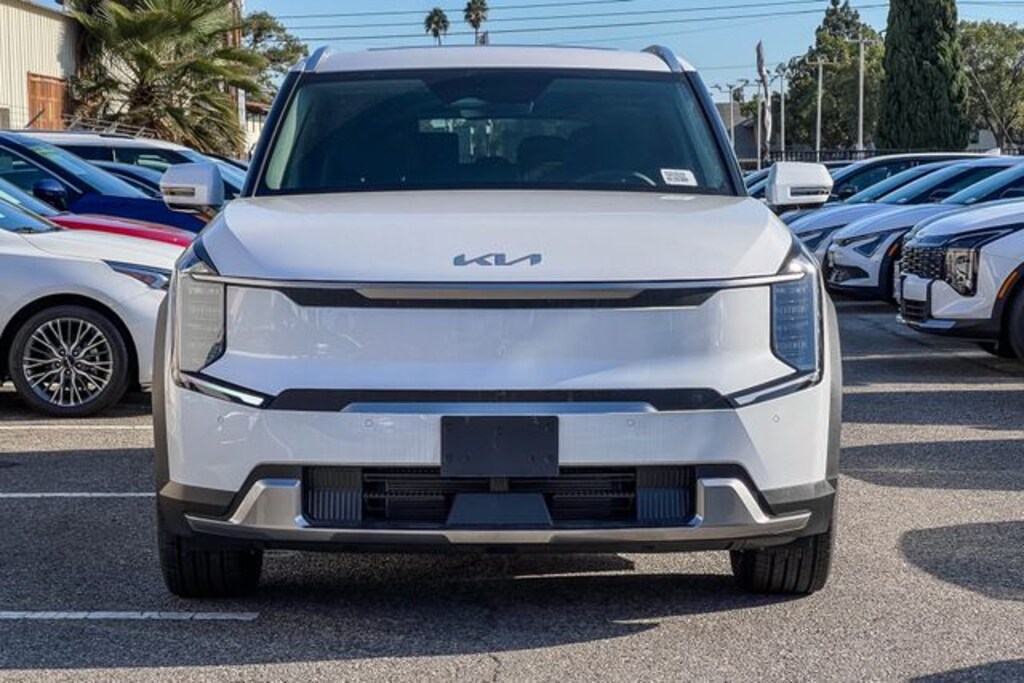 New 2026 Kia EV9 Wind SUV