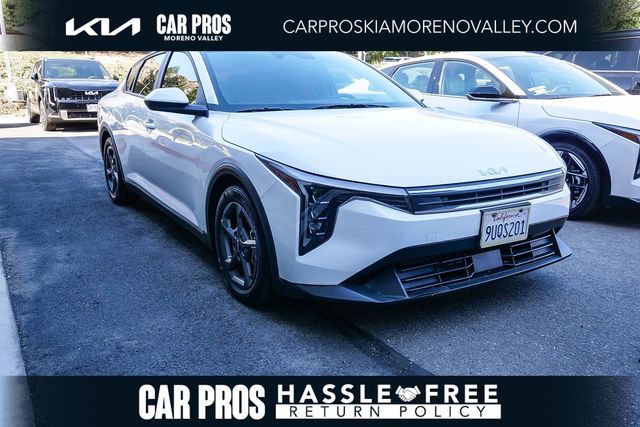 2025 Kia K4 LXS AT's photo