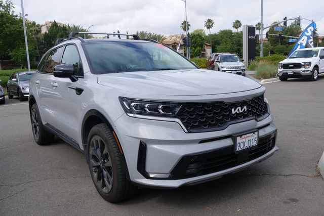 2022 Kia Sorento SX photo 2