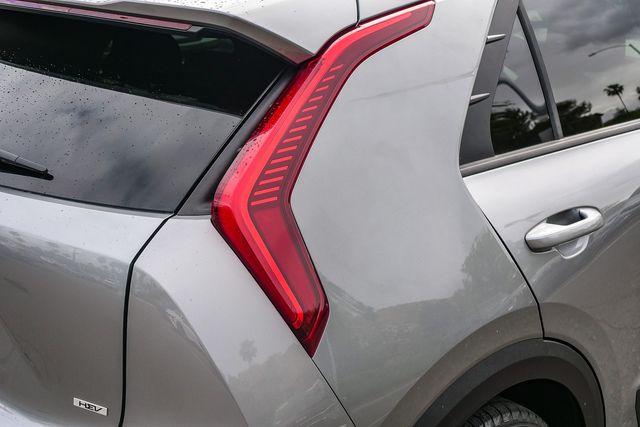 2023 Kia Niro EX photo 3
