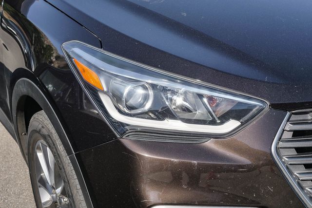 2018 Hyundai Santa Fe SE photo 3
